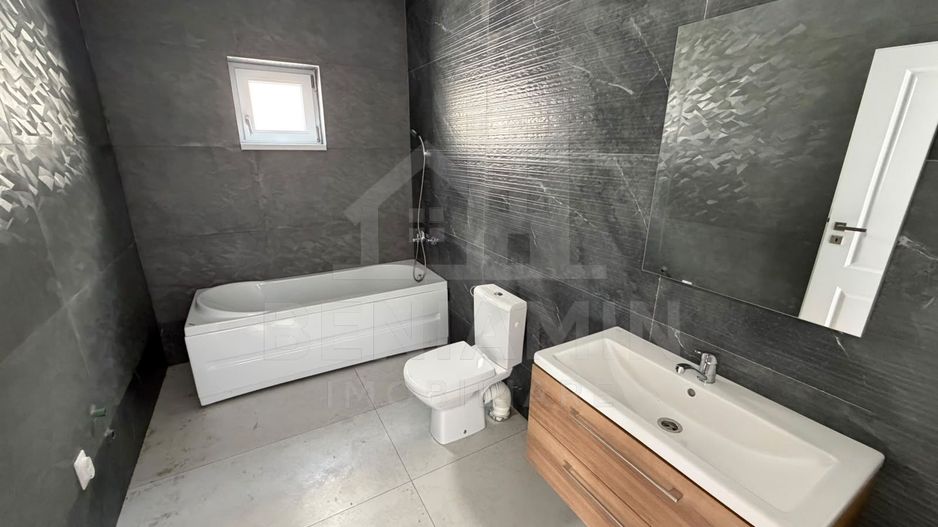 Casa-3 Dormitore-3 bai-Teren 300mp-Damila str Ficusului-La cheie - Poză 8