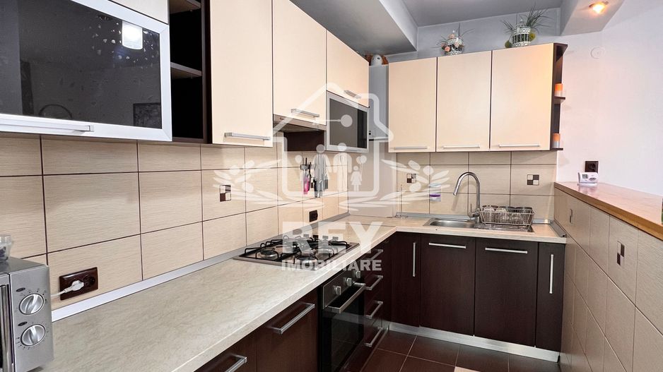 Apartament 3 camere,etaj 1/Turnisor/Sos. Alba Iulia/Curte Int - Poză 13