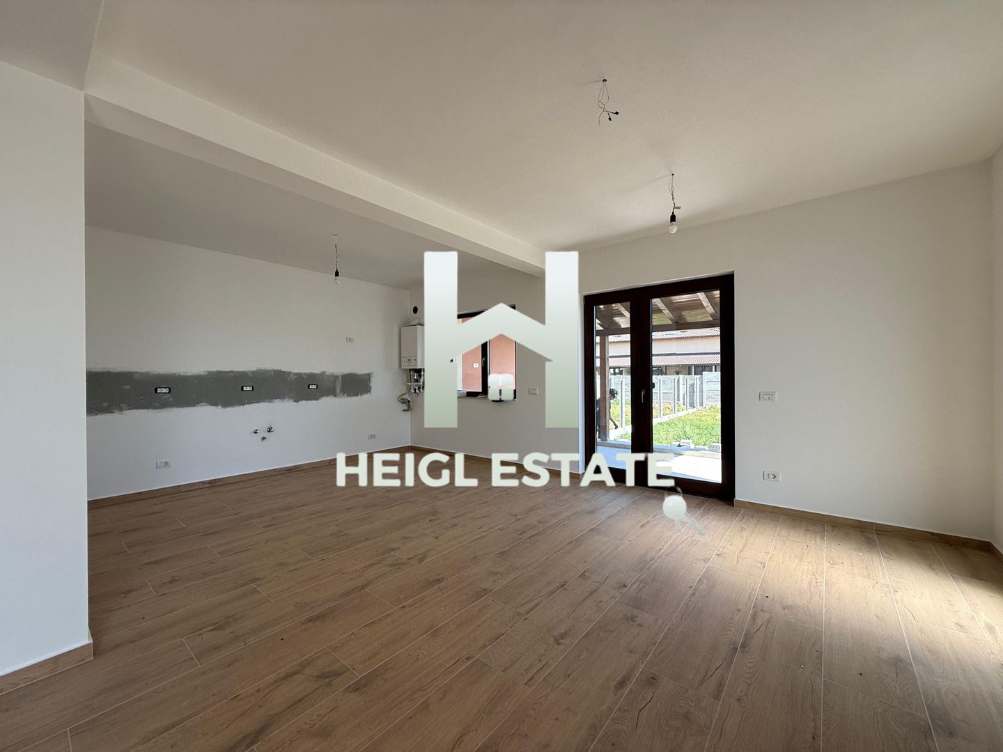 Duplex cu 5 camere gata de mutat - Poză 1