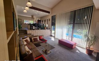 Vilă cu 4 camere de închiriat în zona Braytim cu piscina - Poză 5