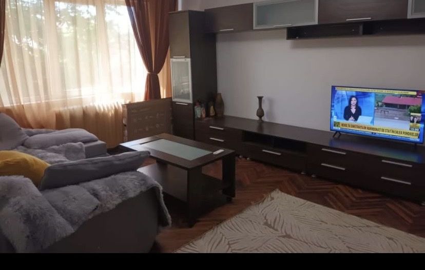 Inchiriez apartament cu 4 camere ultracentral, Punctele Cardulinale - Poză 1