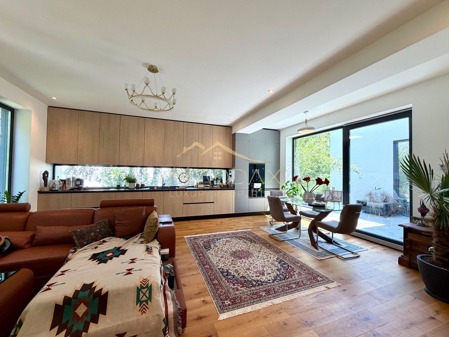 Vila cu 5 camere // * 565 mp gradina* // Tunari - Poză 3