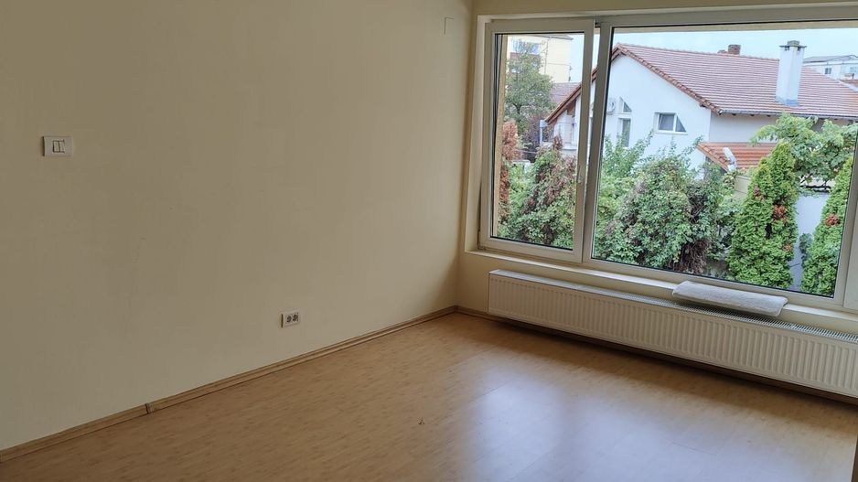 Vila spatioasa ideala pentru diferite activitati sau ptr.locuit -NEMOBILATA - Poză 5