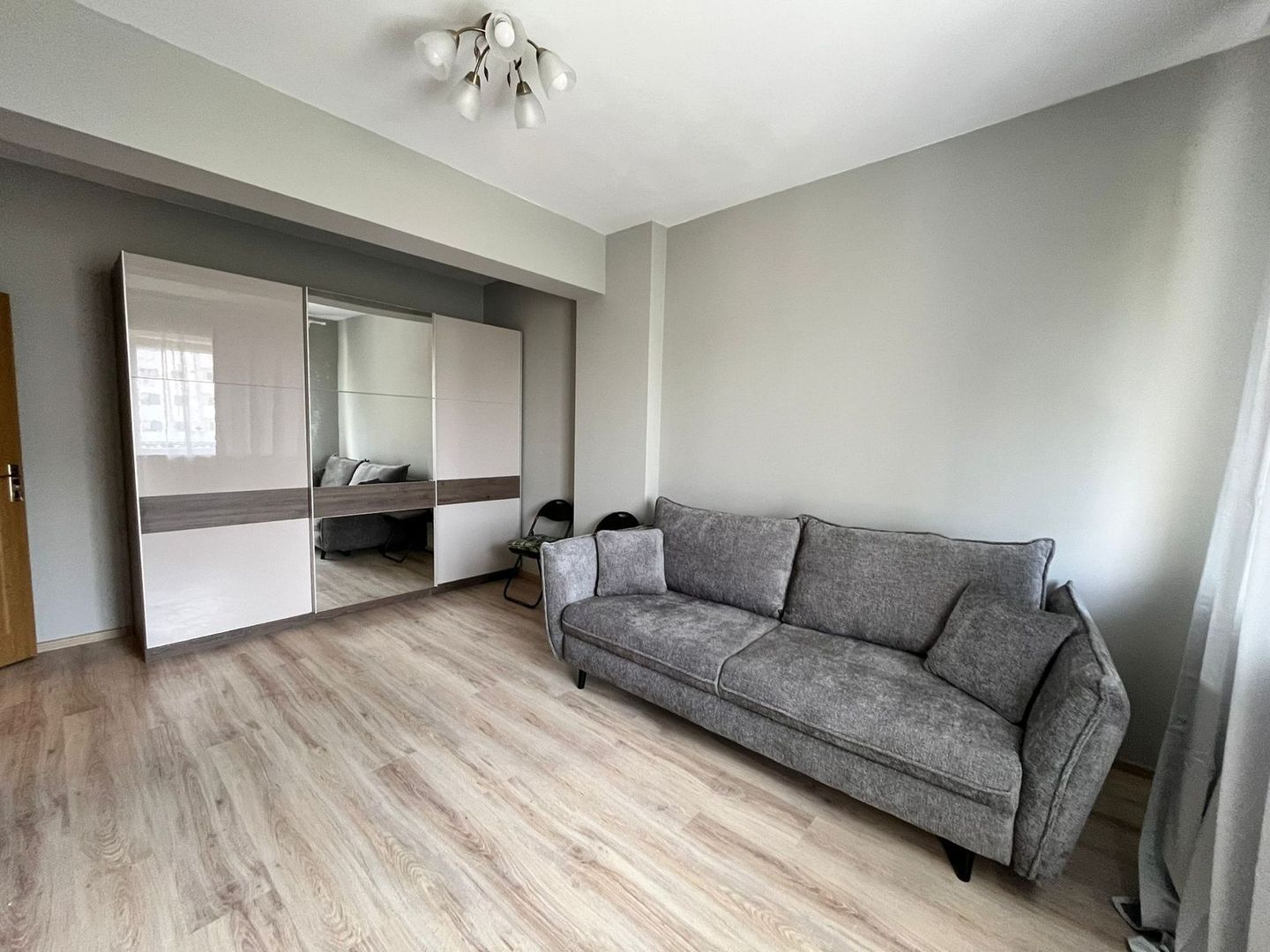 Apartament 2 camere decomandat, parcare subterana, 15 minute metrou - Poză 3