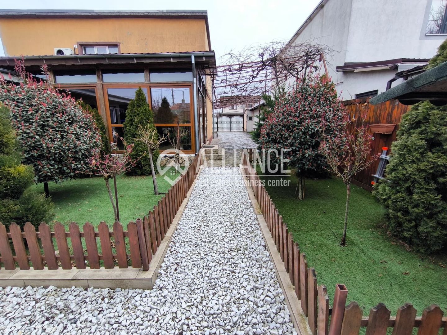 MEDEEA Vila P+1 mobilata complet si curte generoasa! - Poză 25