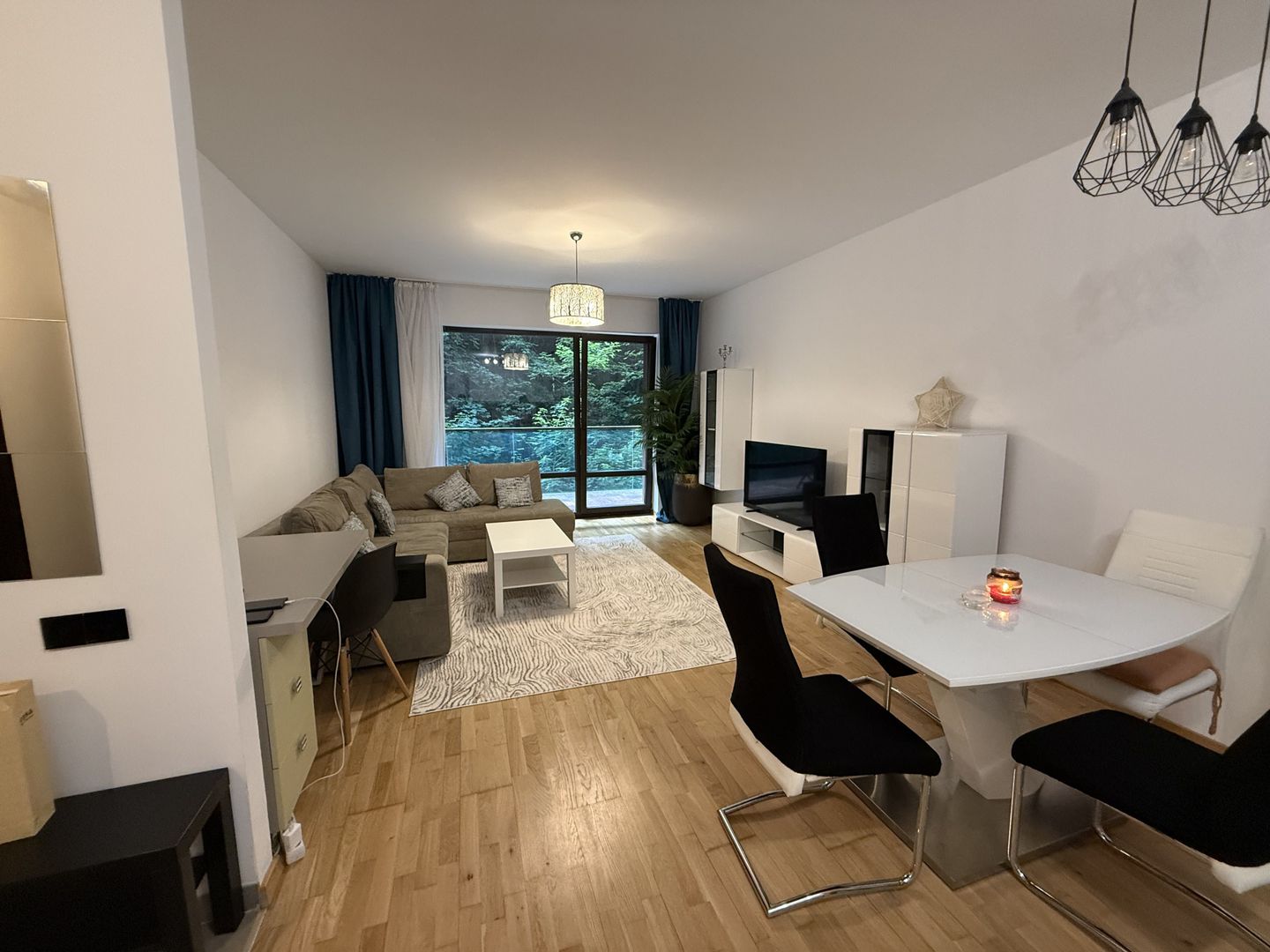 Apartament cu 2 camere de închiriat | Tampa Gardens, zona Racadau - Poză 2