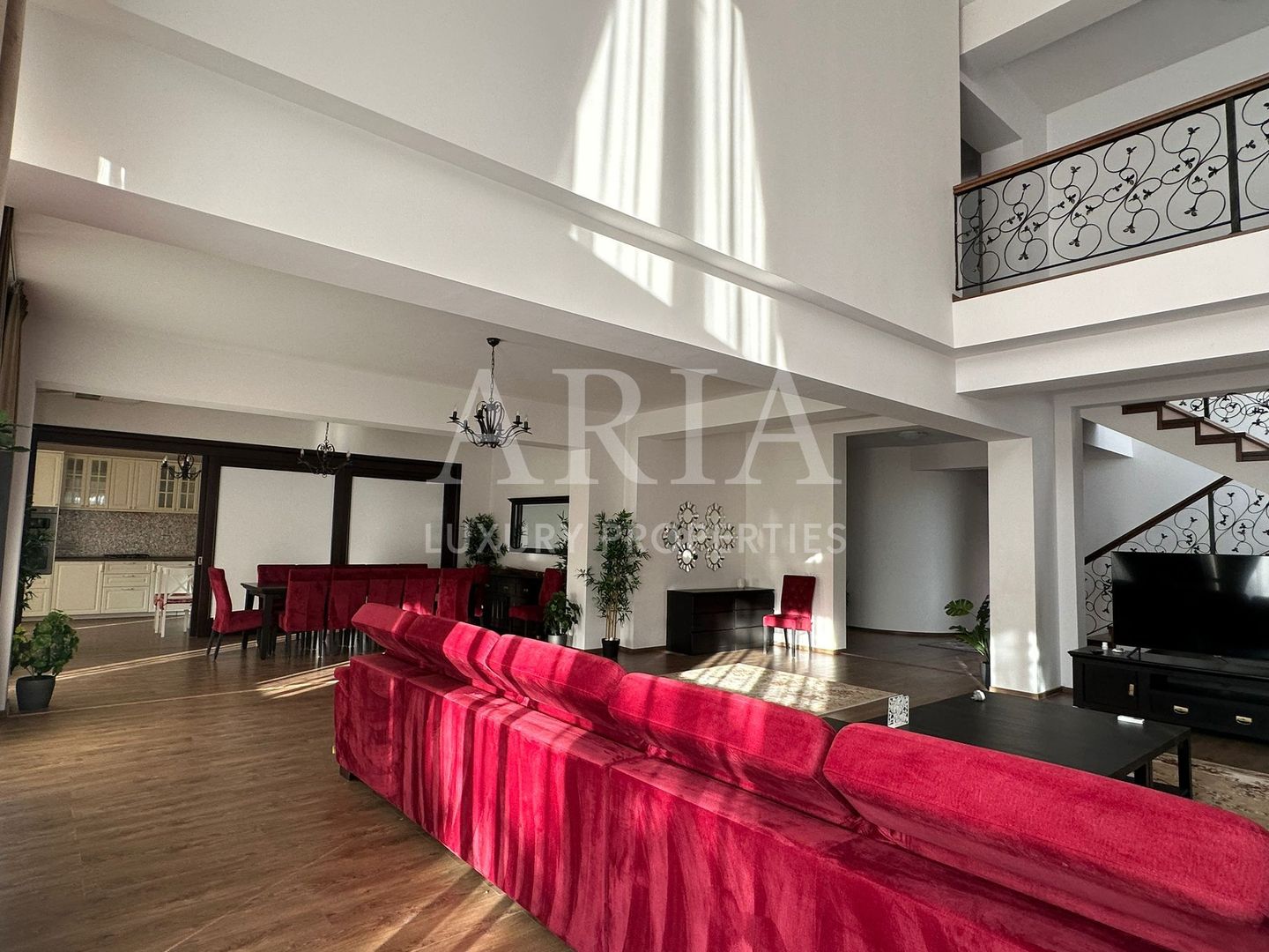 GRAND VILLA  PIPERA EROU IANCU NICOLAE - Poză 1
