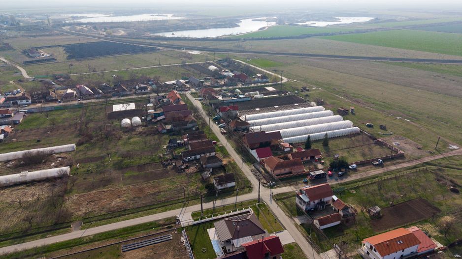 Teren 1.570 mp + casă din cărămidă–zonă liniștită - Poză 9