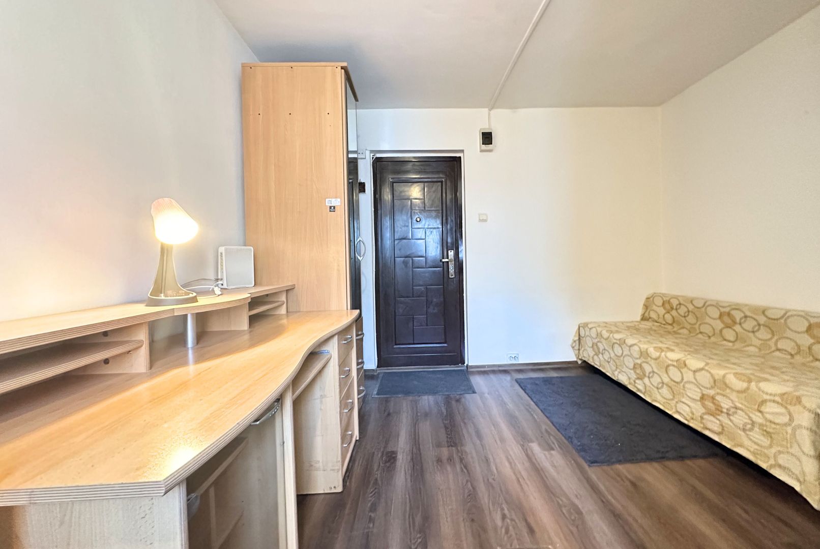 Ofer spre închiriere garsonieră situată la doar 2 minute metrou Jiului - Poză 1