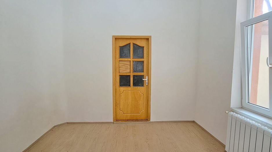 Tineretului, 350 metri metrou, casa 2 camere + curte, pretabil birou - Poză 5