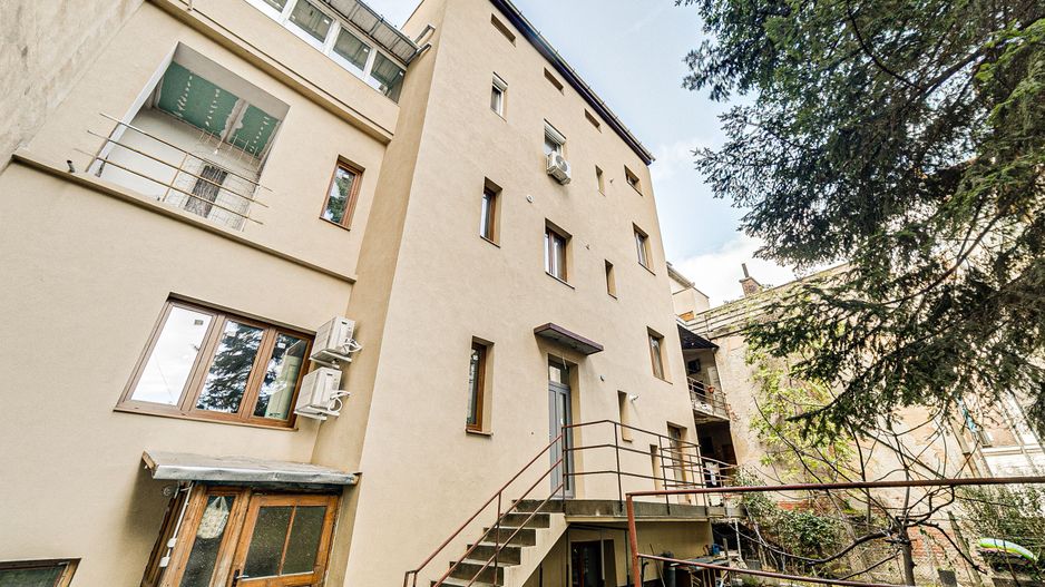 Apartament spațios în zonă centrală - Poză 12