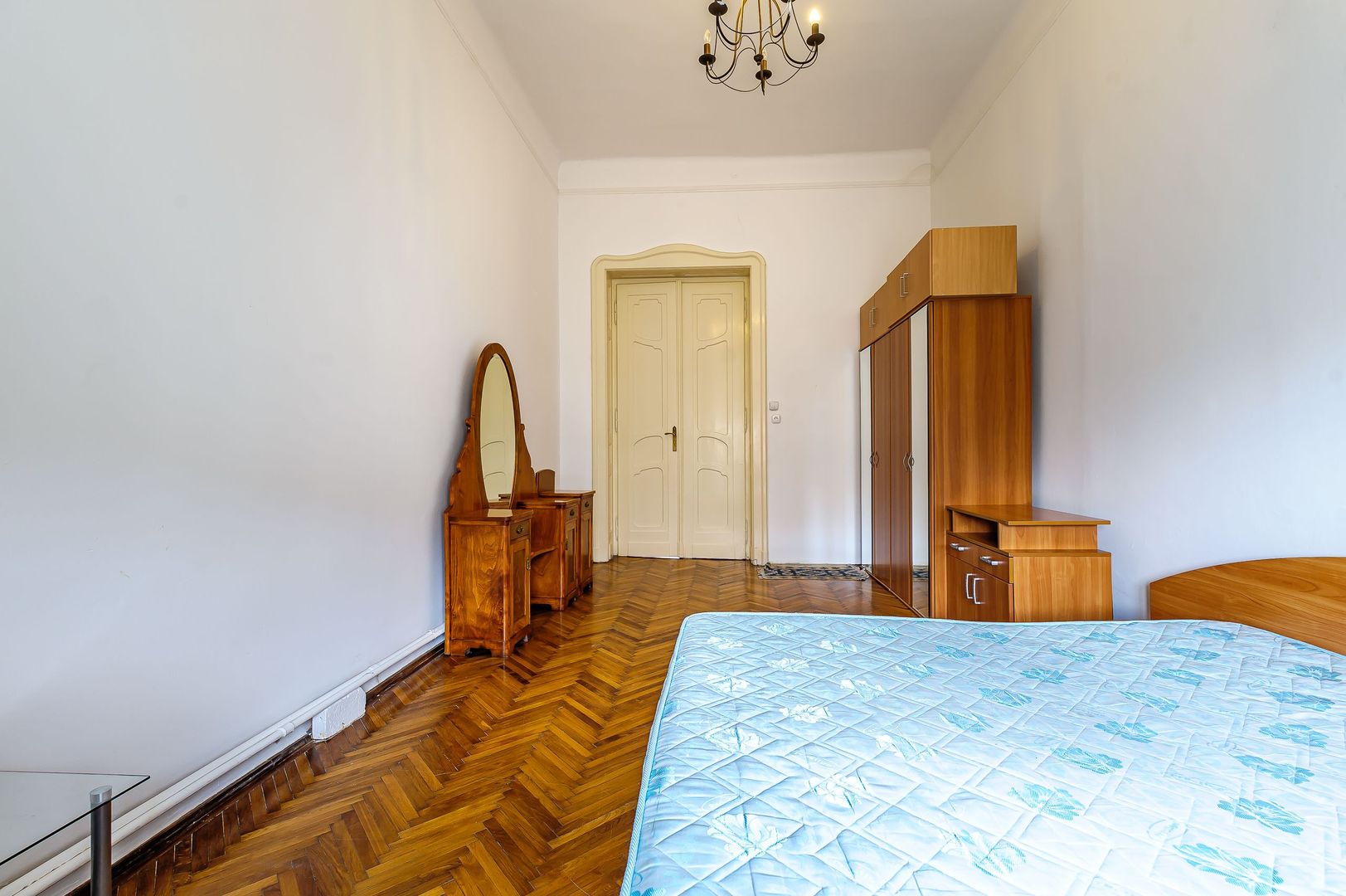 APARTAMENT CU O CAMERĂ ULTRACENTRAL - Poză 5