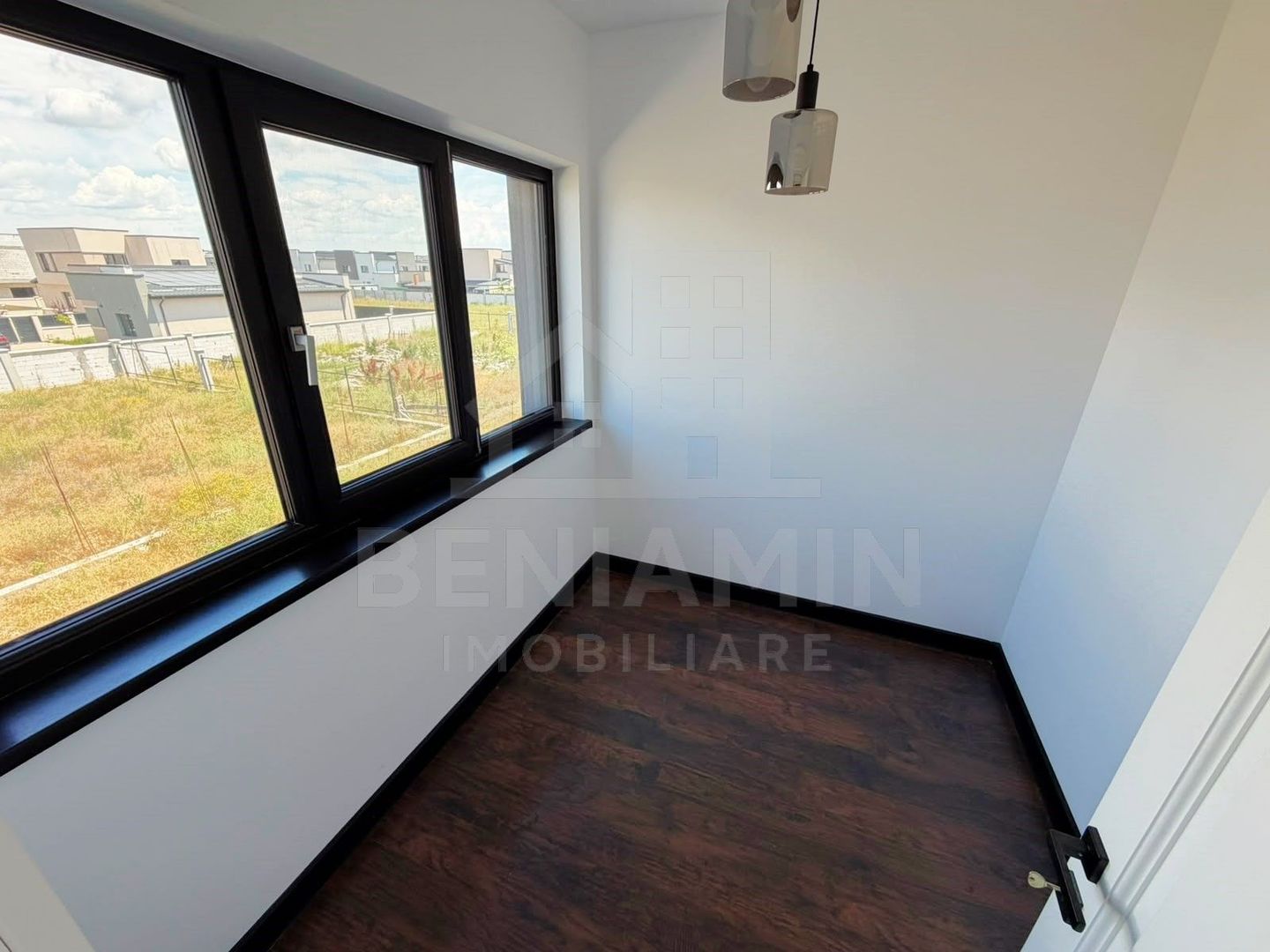 Casa P+1 Finisaje Premium-205mp-Incalzire Pardoseala-2025-Magnolia - Poză 13