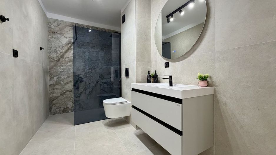 Apartament modern, finisat premium, balcon mare, mobilat complet. - Poză 8