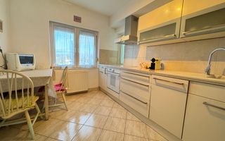 Apartament spatios cu 4 camere si garaj | Spitalul Judetean - Poză 15