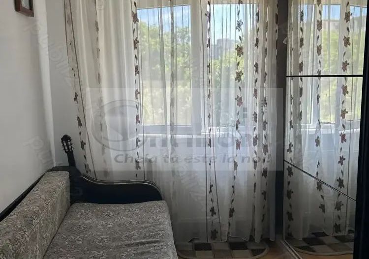Ap cu 3 camere în Păcurari,izolat+geam la baie 108.000 euro negociabil - Poză 1