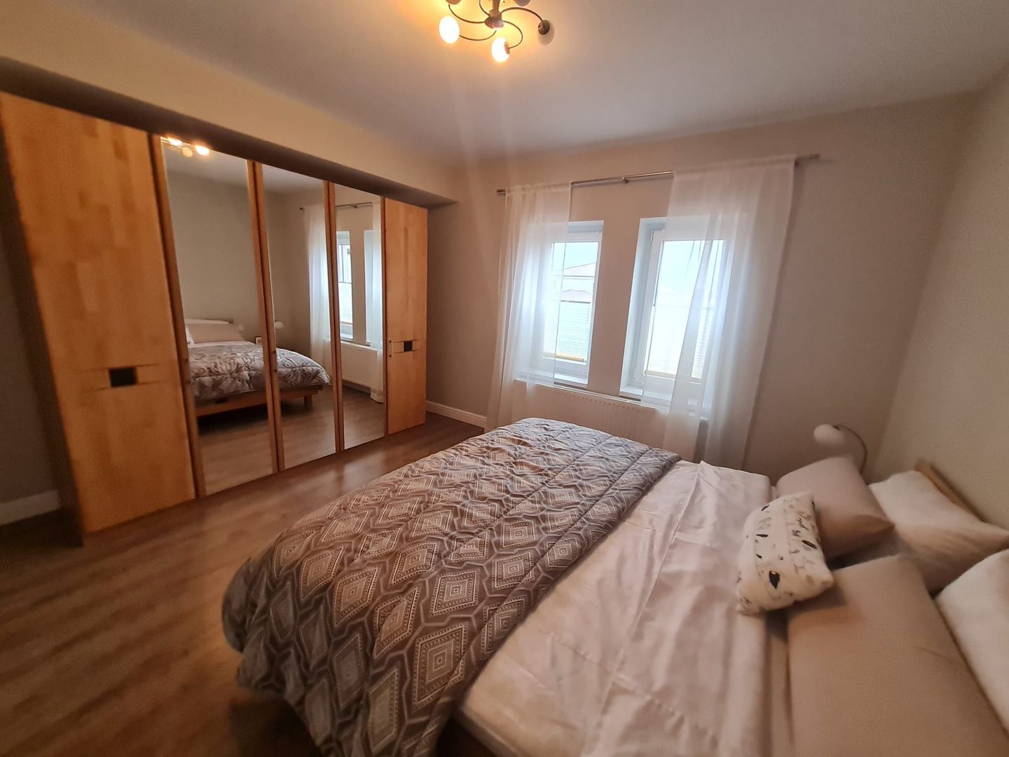 Casă ultrafinisata in zona Parcului central Dumbravita - Poză 6