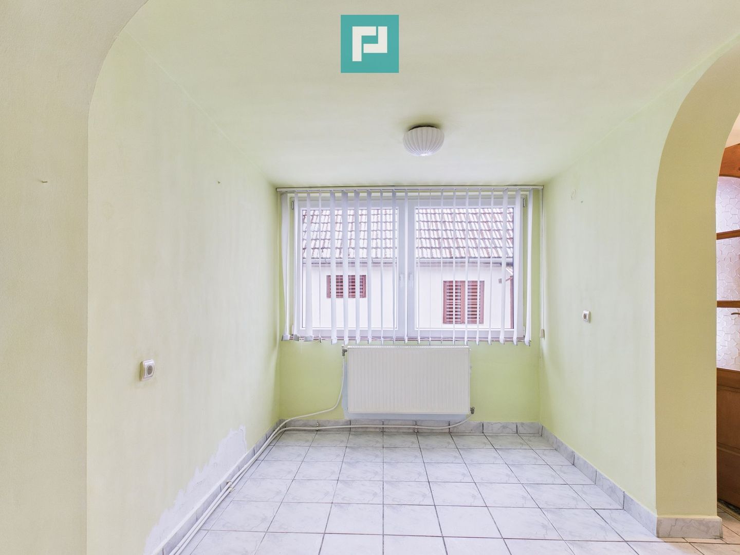 Casă cu 2 corpuri  și 5 camere în Livada - Poză 9