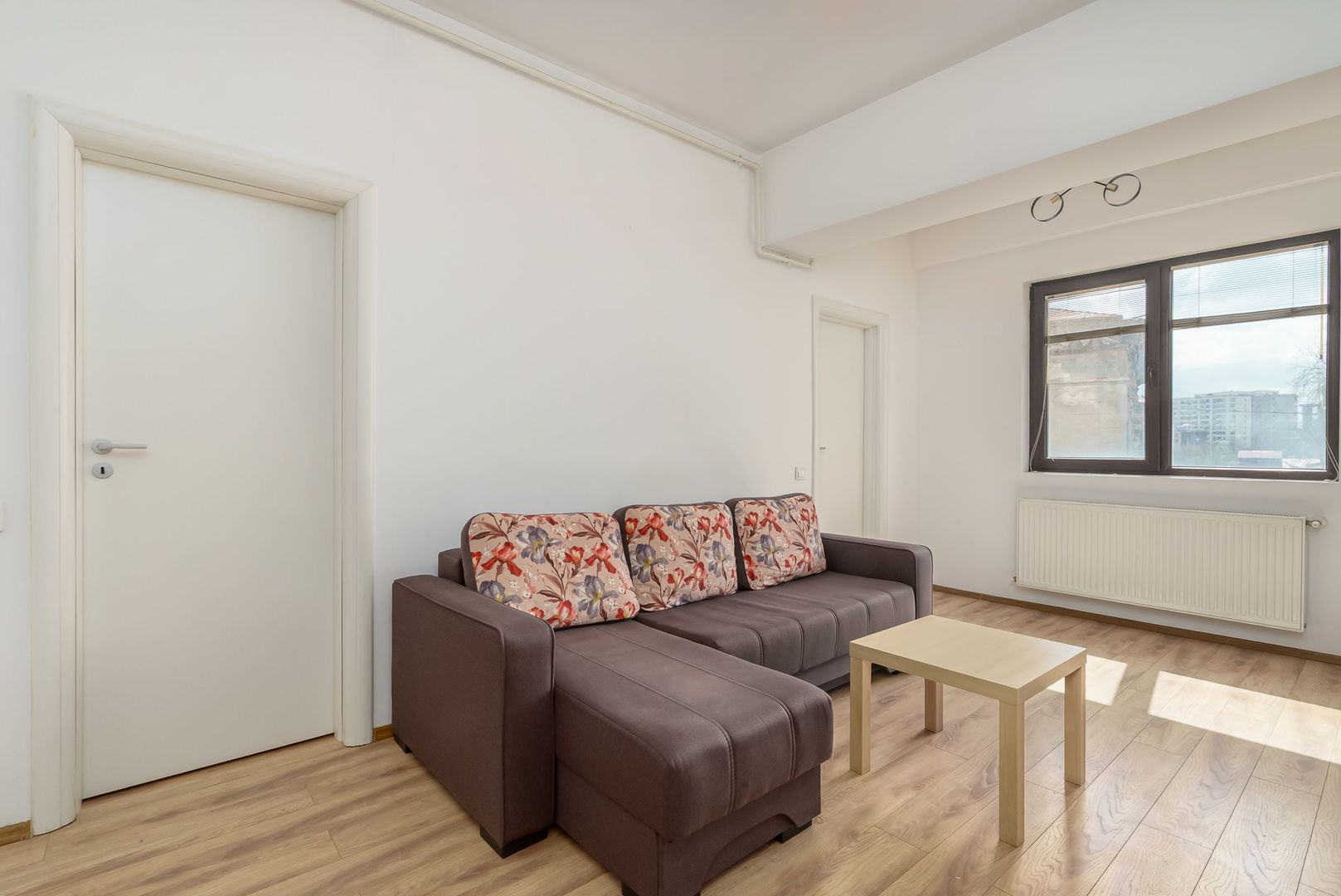 Garsoniera de inchiriat, zona Piata Alba Iulia - Arogant - planul doi - Poză 4