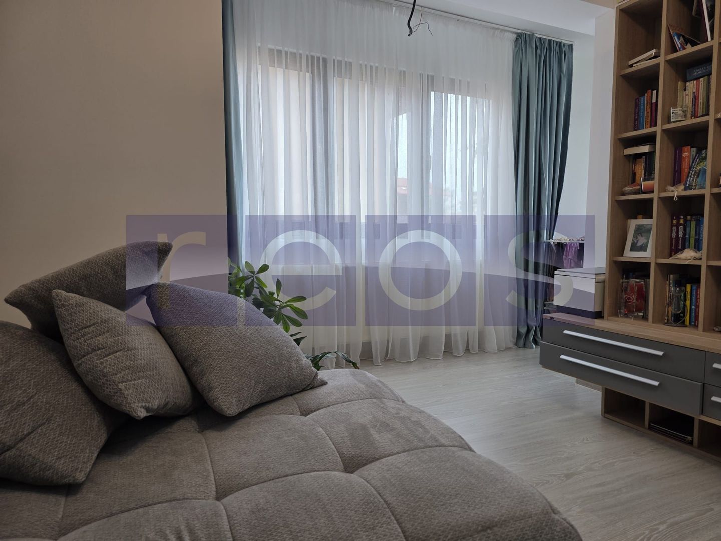 VANZARE 4 CAMERE -CARTIERUL LATIN   - 2x loc parcare - Poză 3