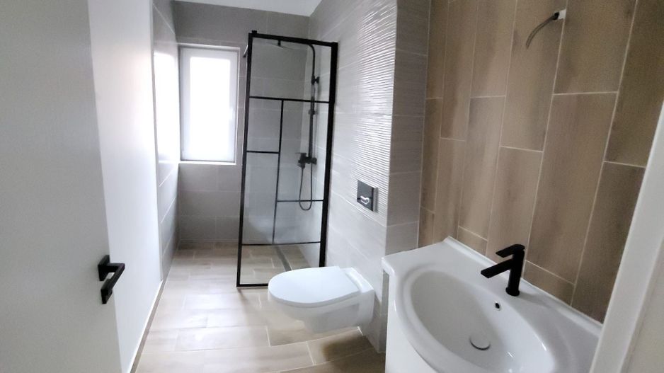 1\2 Duplex Utvin P+E,5 Camere,2 Bai,Toate Utilitatile - Poză 6