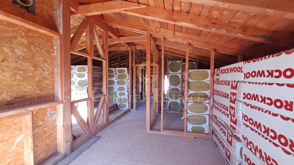 Casa moderna la rosu in Cristian - Poză 9