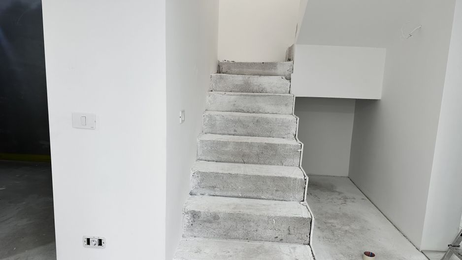 Casă individuală de vanzare  cu garaj și curte proprie – Hălchiu - Poză 11