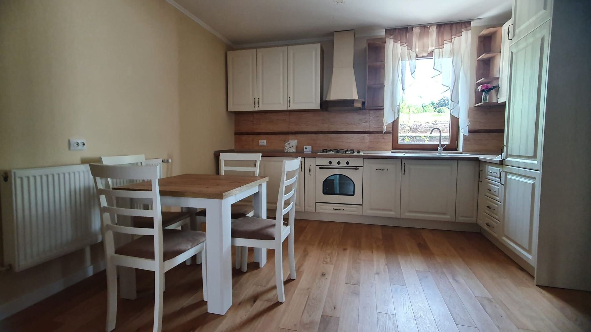 Inchiriez casa cu 3 camere, zona Cetate,  Alba Iulia - Poză 1