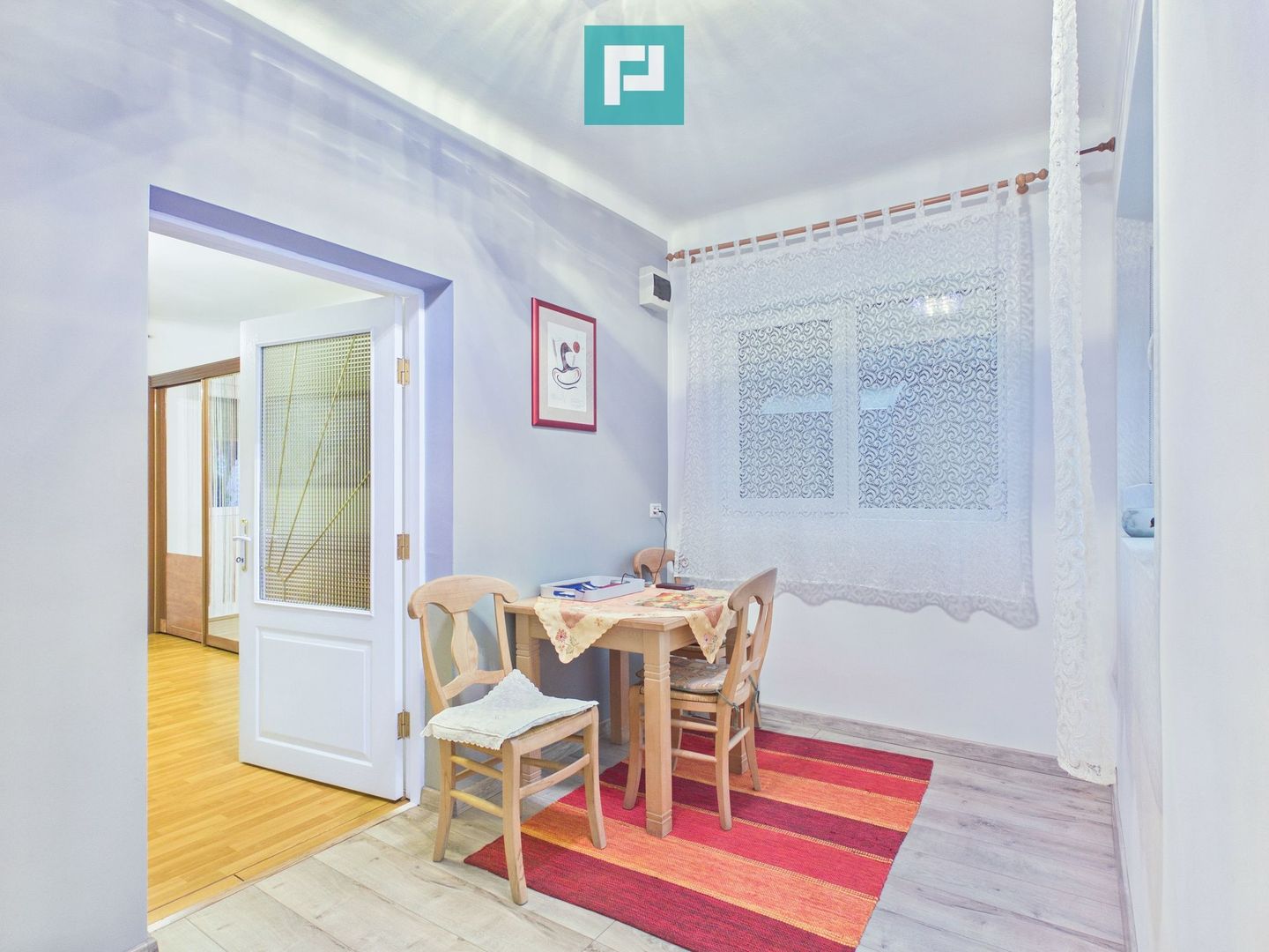 Casă 2 corpuri și 5 camere ultracentral în Curtici - Poză 12