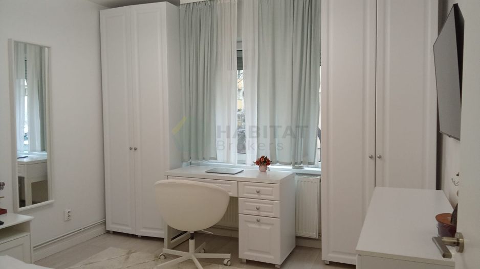 3 camere Mega Mall mobilat si utilat modern - Poză 4