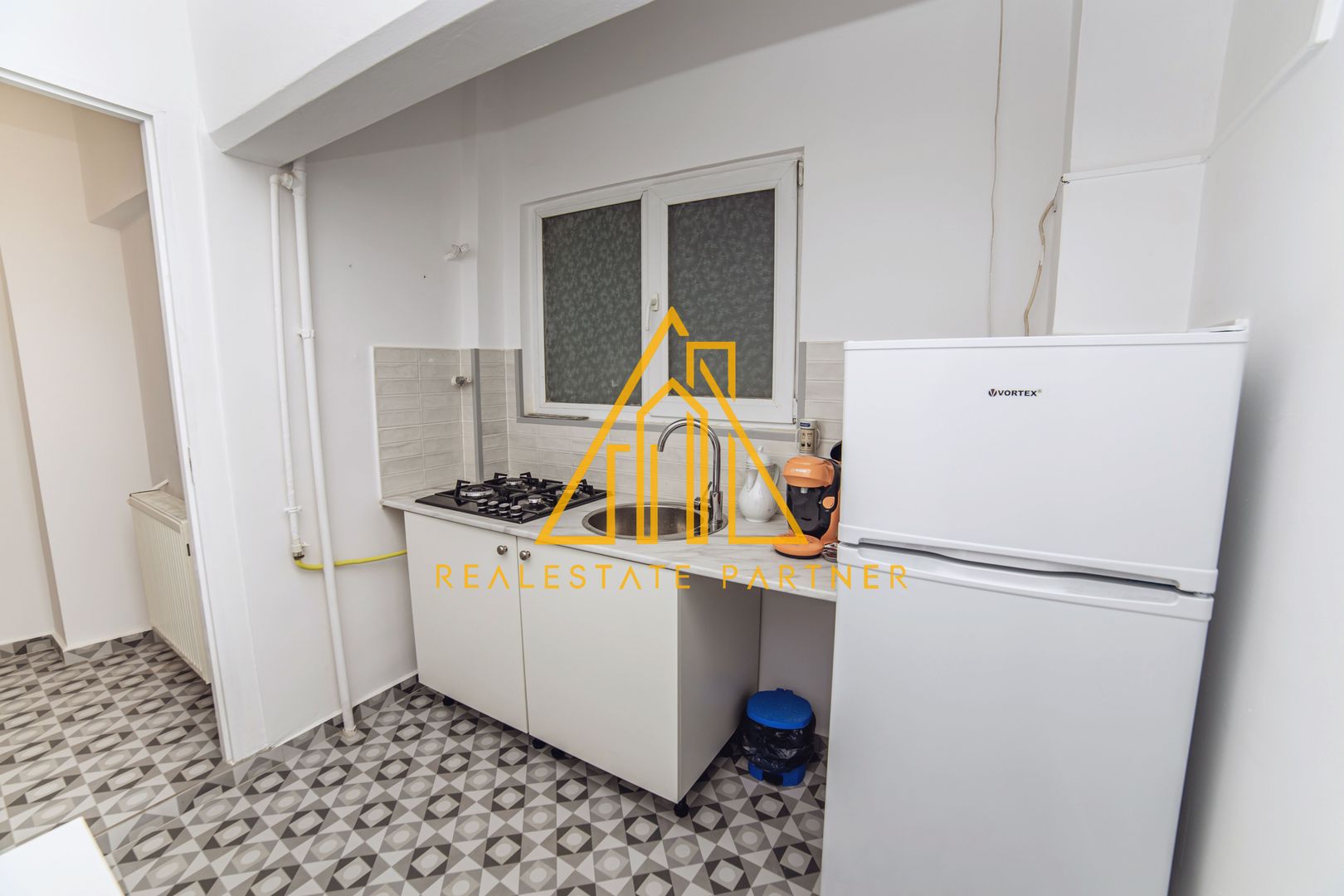 Apartament 4 camere renovat, central, ideal rezidențial sau activitate business - Poză 9