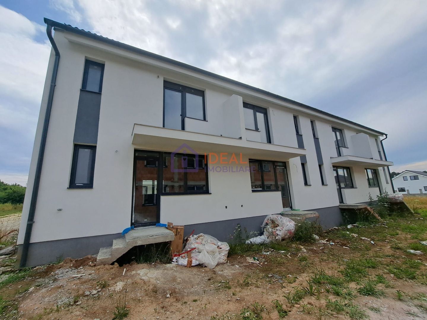 Casa insiruita cu 3 camere si gradina, Calea Cisnadiei - Poză 1