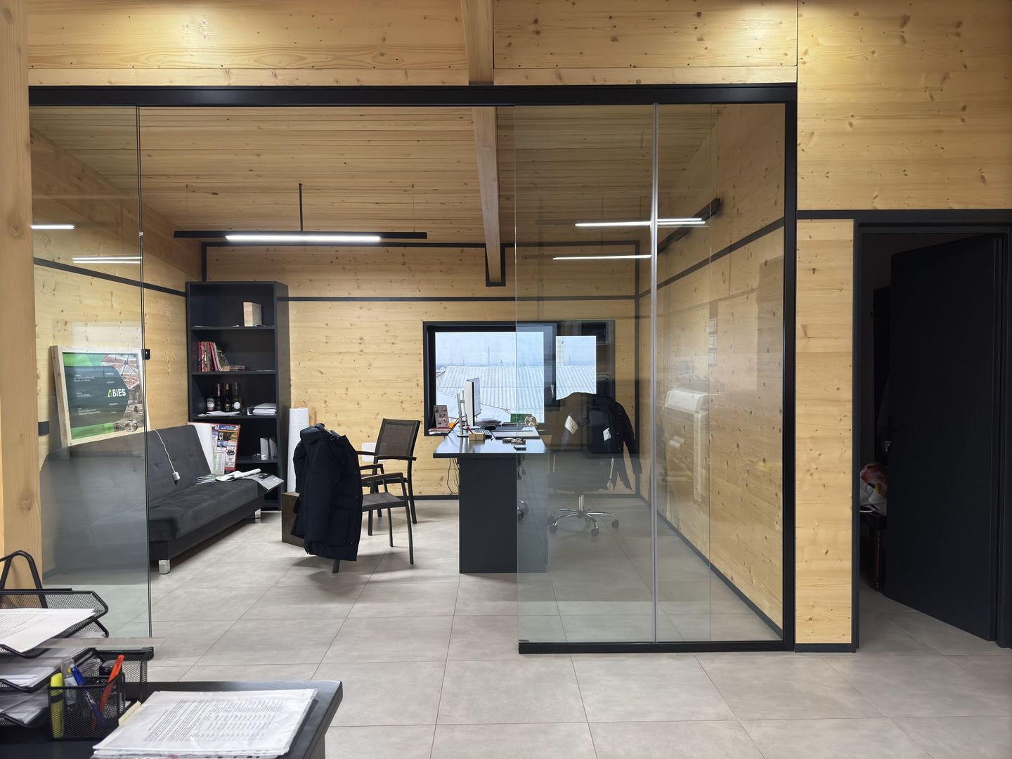 Showroom + cladire birouri | Roman/Neamt | stradal - de vanzare - Poză 7