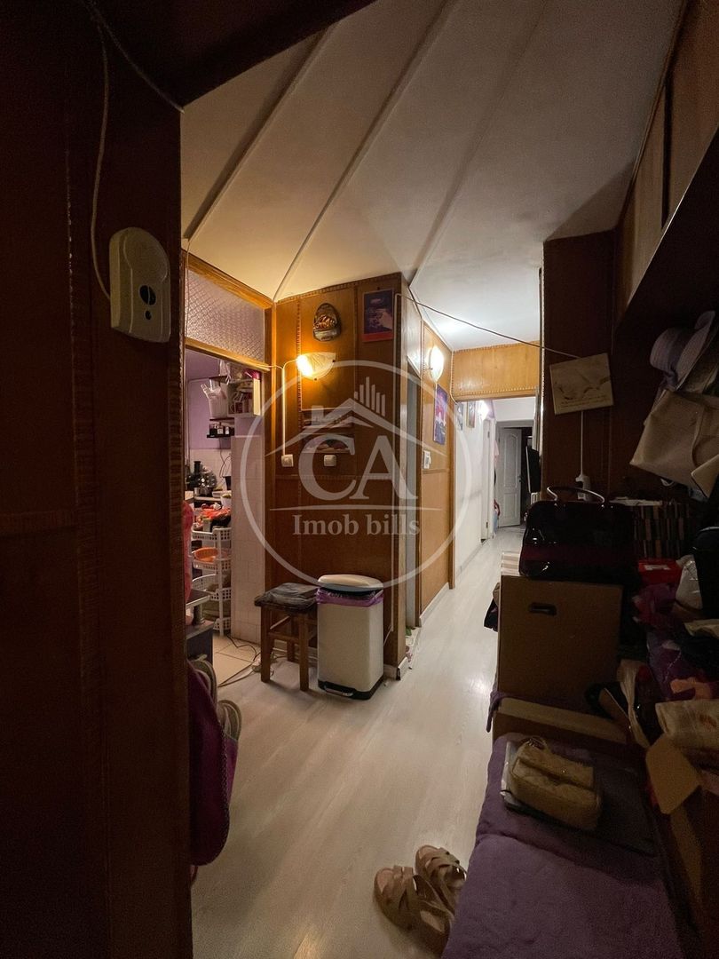 Apartament cu 3 camere de vânzare în zona Rogerius, Oradea - Poză 10