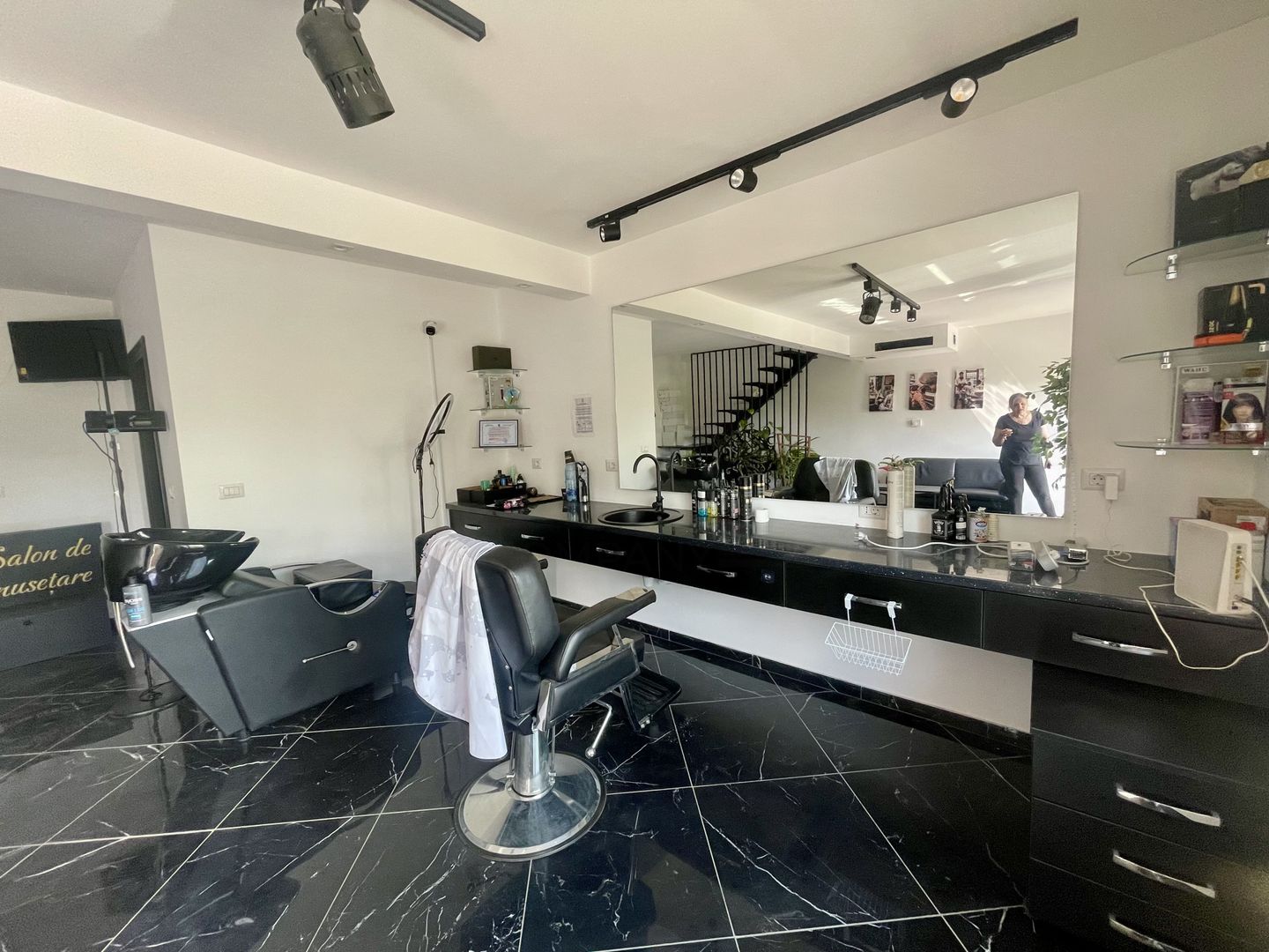 SPAȚIU COMERCIAL | COMPLET UTILAT PENTRU FRIZERIE| HORODNIC DE JOS - Poză 2