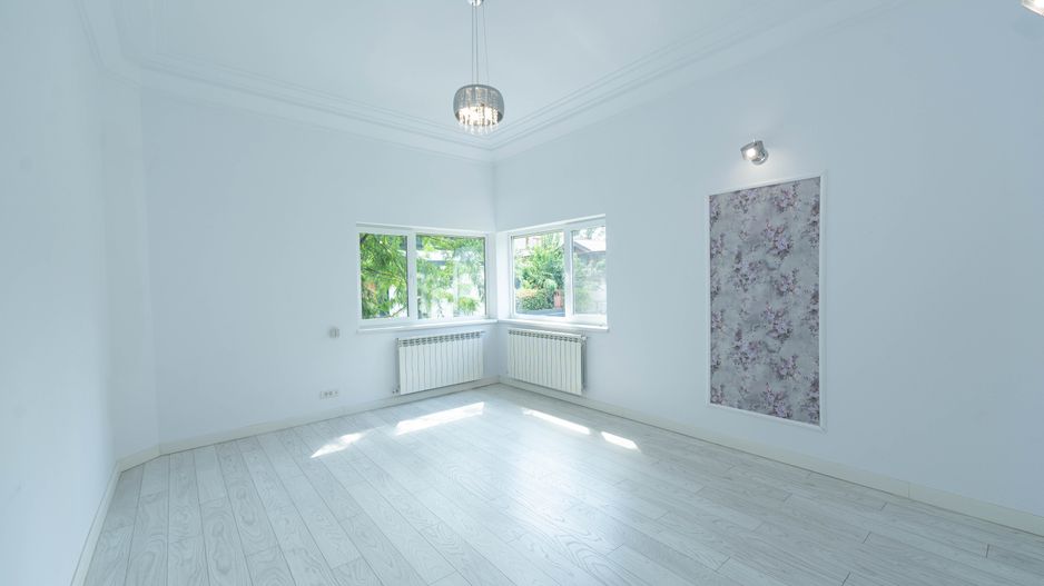 Apartament de vanzare 137 mp, zona centrala, curte proprie - Poză 3