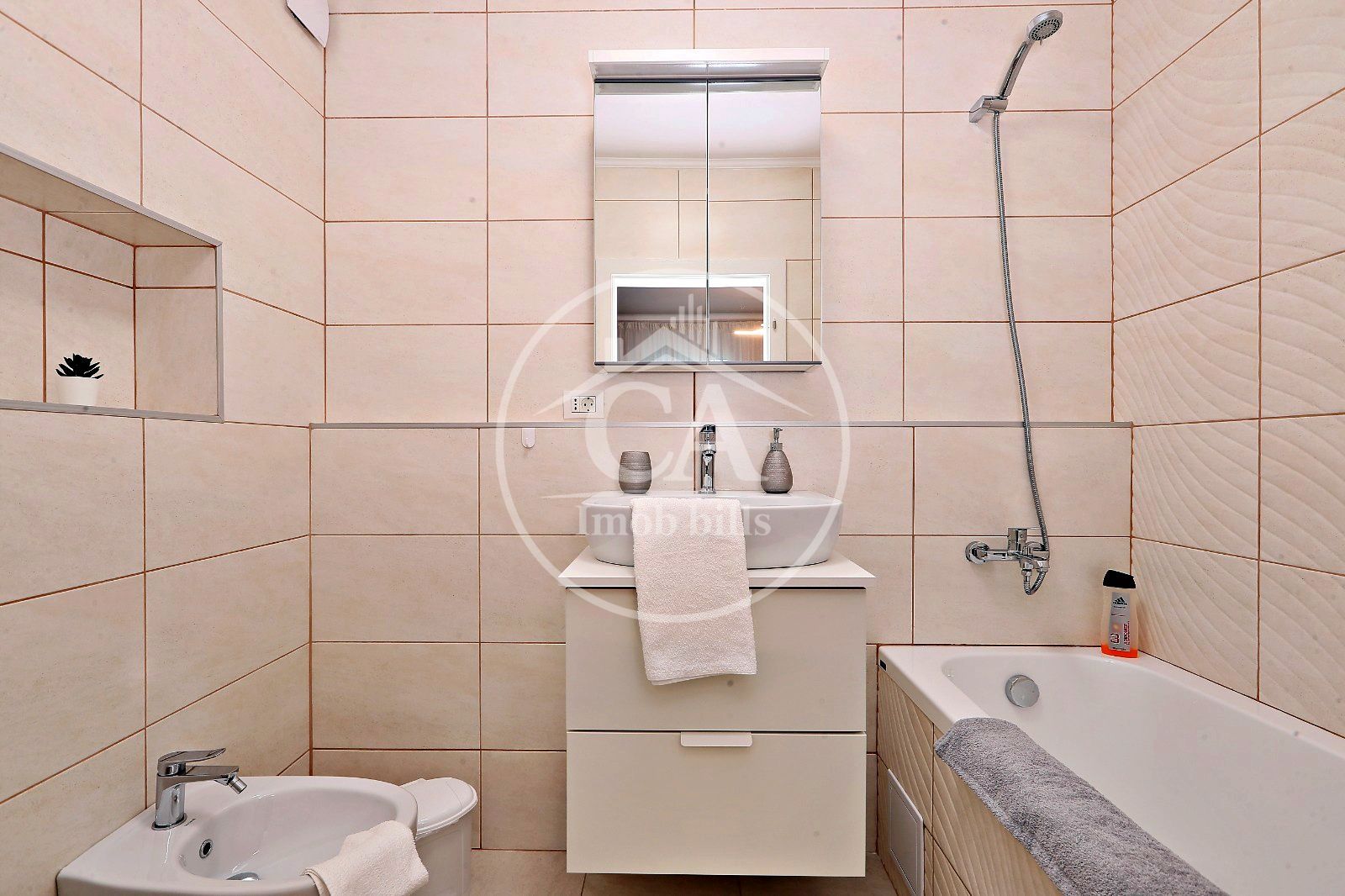 Apartament cu 3 camere de închiriat in WEST RESIDECE, Oradea - Poză 12