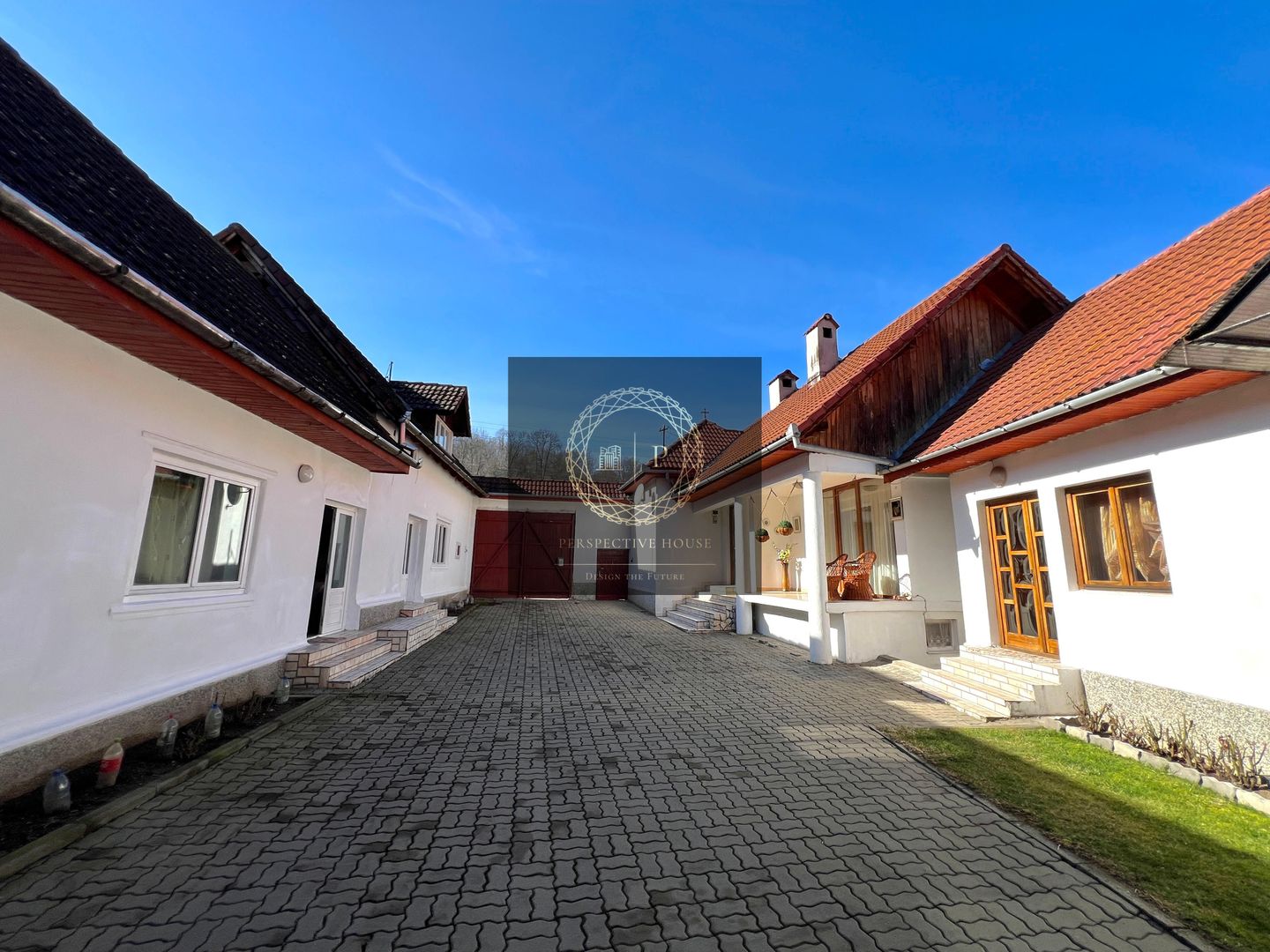Casă pretabila 2 familii | 280 mp utili| 1350mp Teren | Garaj - Poză 1