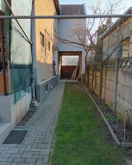 BRASADAS vinde casa cu etaj, 4 camere, central, acces cu masina. - Poză 16