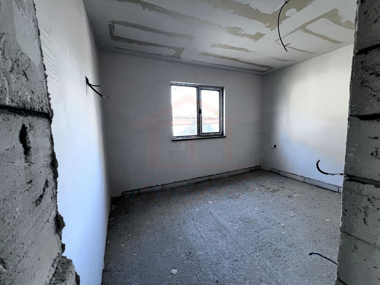 Vanzare casa P+M in Sendreni( in spatele Primariei), pret 99 000 euro - Poză 20