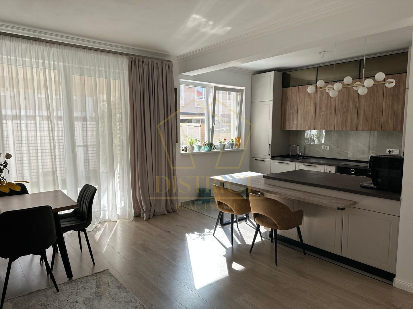 Duplex superb cu 5 camere  si terasa | Giroc - Poză 2