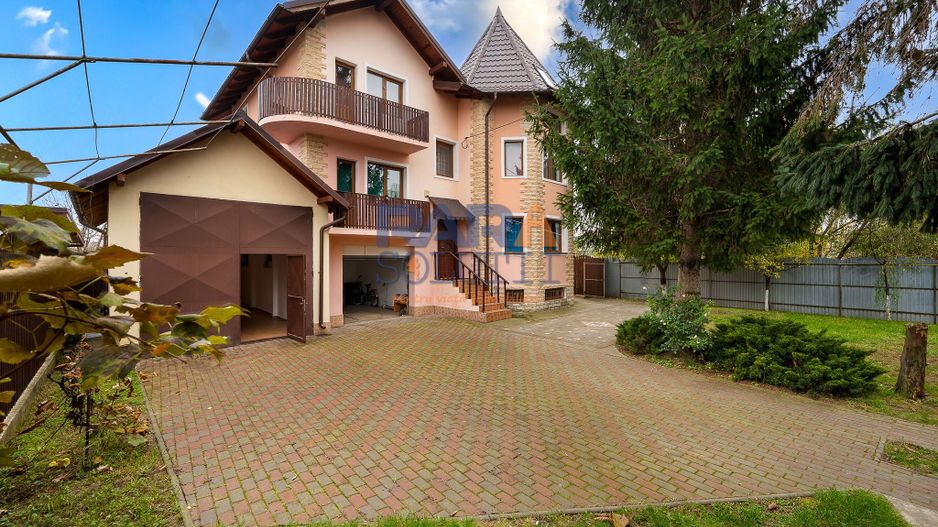 Vilă cu 6 dormitoare, 2 garaje, anexe multiple - 2076 mp teren - Poză 1