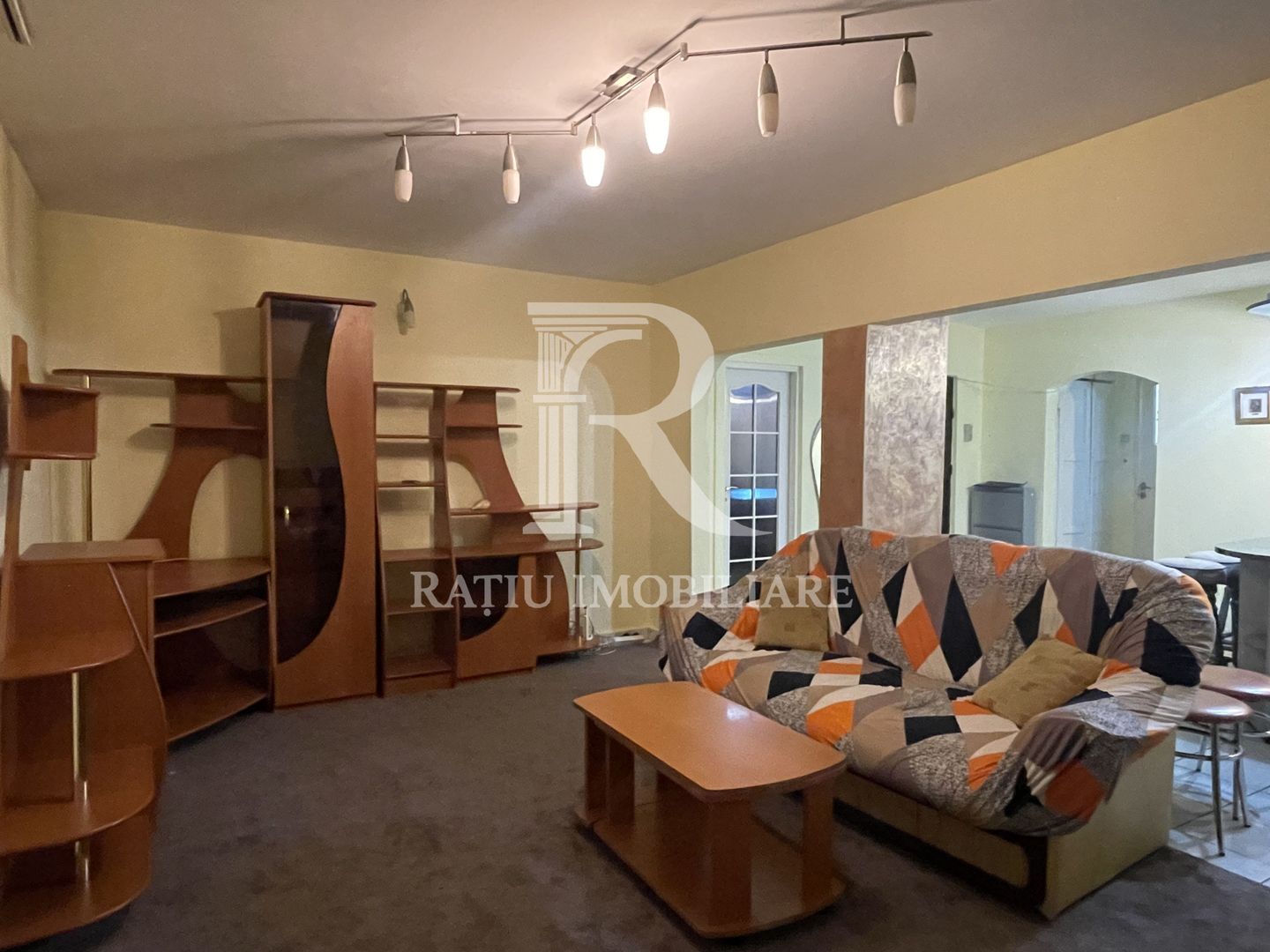 Apartament cu 3 camere | Zona Rogerius | Oradea - Poză 3