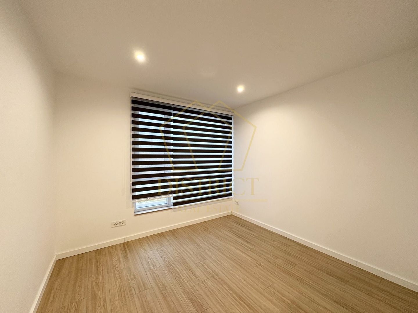 COM 0% | Duplex deosebit cu 4 camere, despărțit prin camera tehnica | Girocului - Poză 13