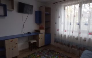 Casă spațioasă cu curte, terasă și acces auto în Dancu - Poză 4