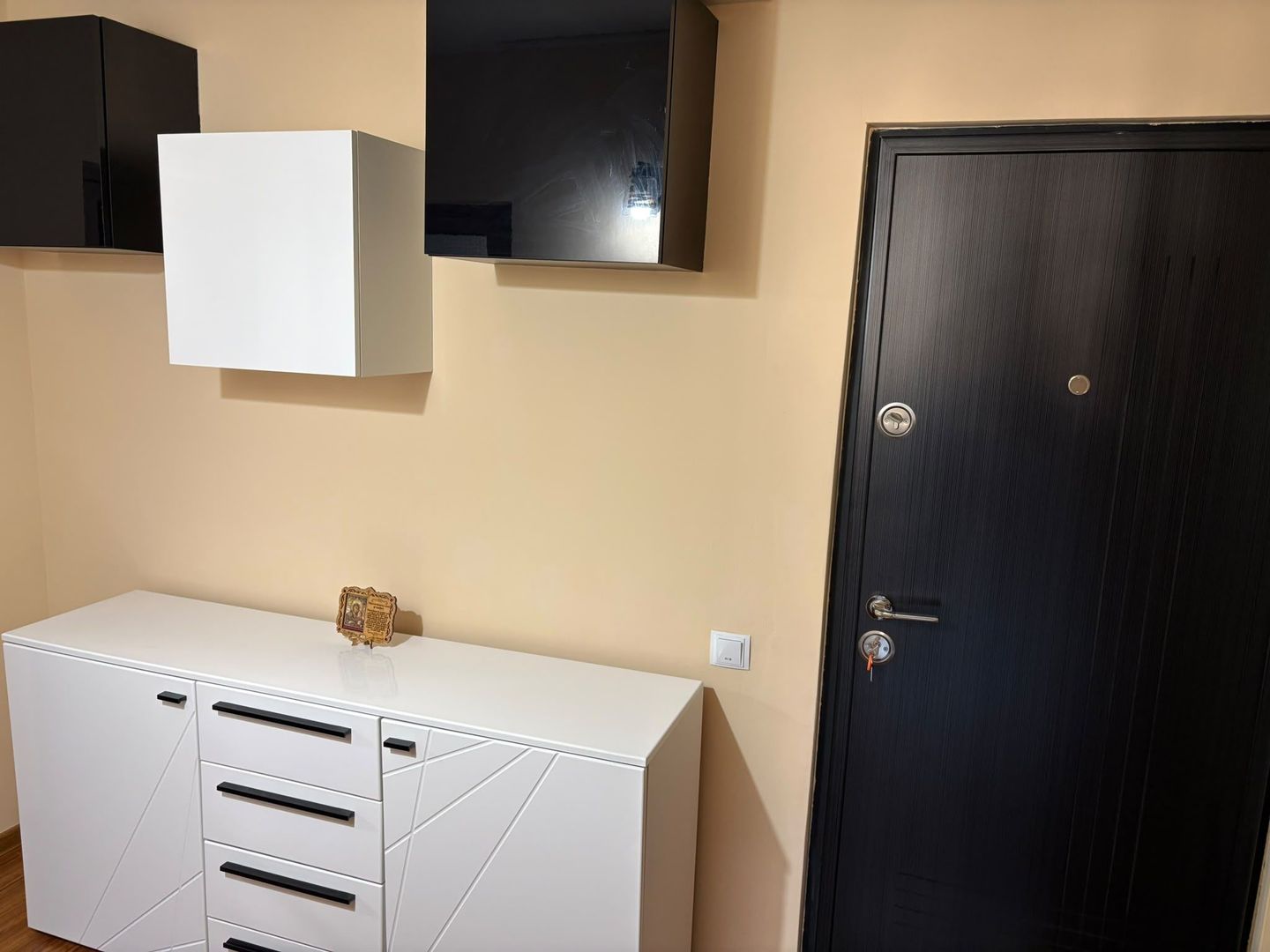 De vanzare apartament  cu 2 camere, renovat, etaj 4 , Mazepa 1, 85.000 euro - Poză 2