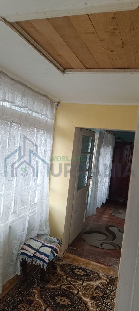 Casă bătrânească și teren in Tomești - Poză 8