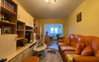 Apartament cu 3 camere decomandate, etaj 2, Centru - Poză 1