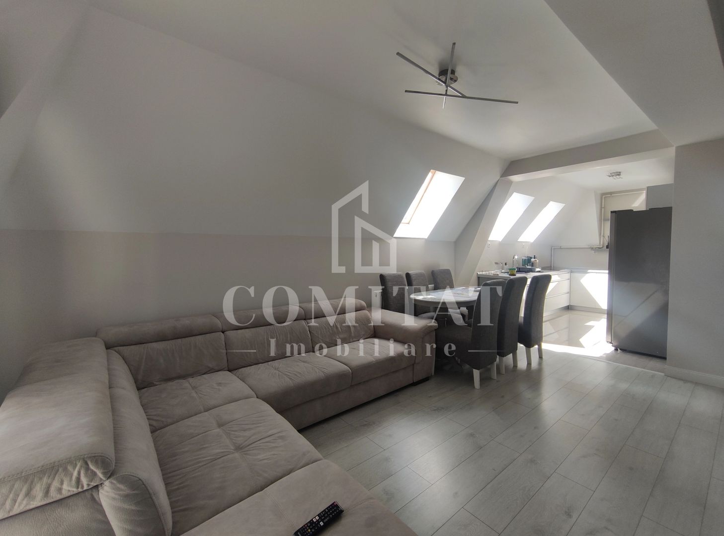 Apartament la vilă cu 4 camere decomandate | Cartierul Zorilor - Poză 1