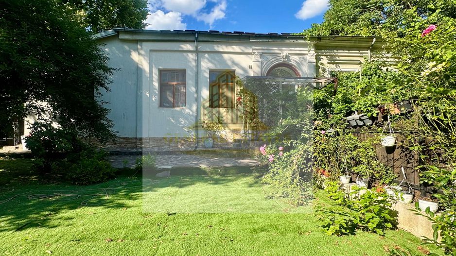 Spre Vânzare Proprietate remarcabilă cu 6 camere în inima Iașului ! - Poză 6